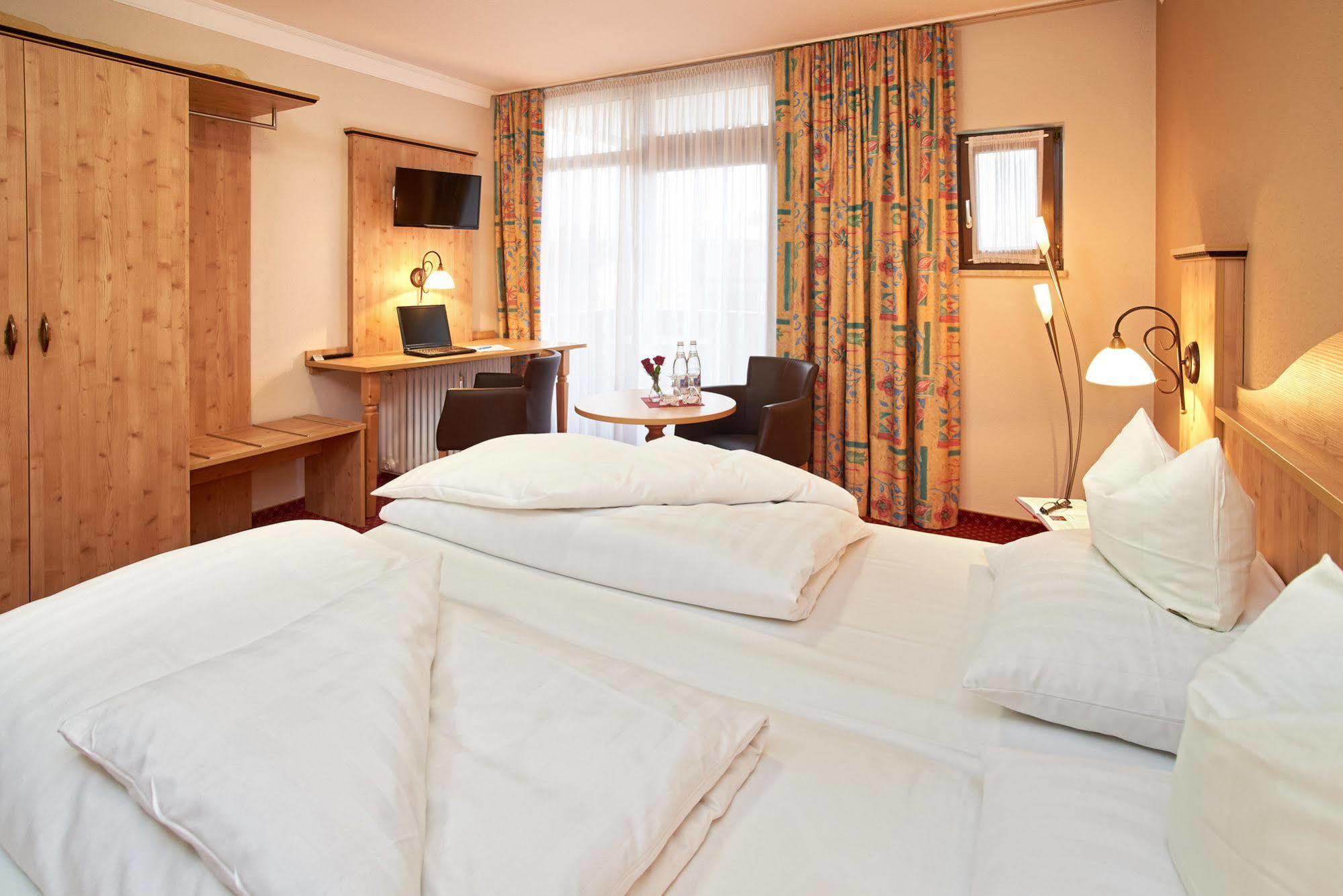 Apparthotel Minerva Diana Octavia 바트고깅 외부 사진